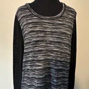 Vera Wang Black Stripe / Sheer Sleeve Top   8685